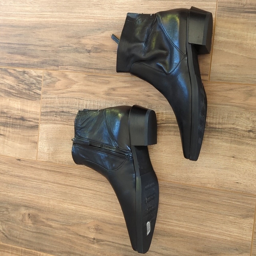 Sarto by Franco Sarto Black Leather Booties Size 6.5